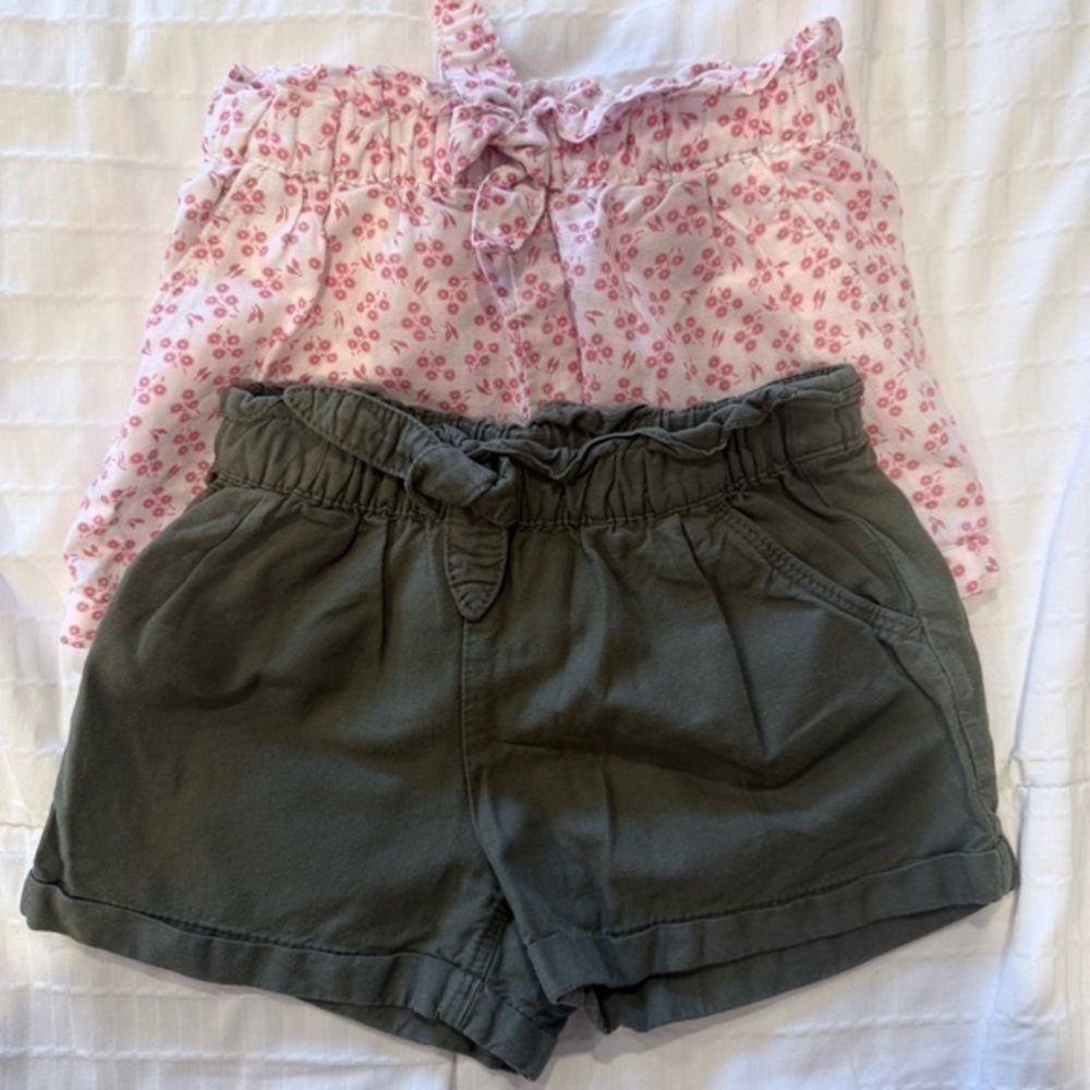Bundle of 2 Baby Gap Floral Pink and Olive Green Short size 5